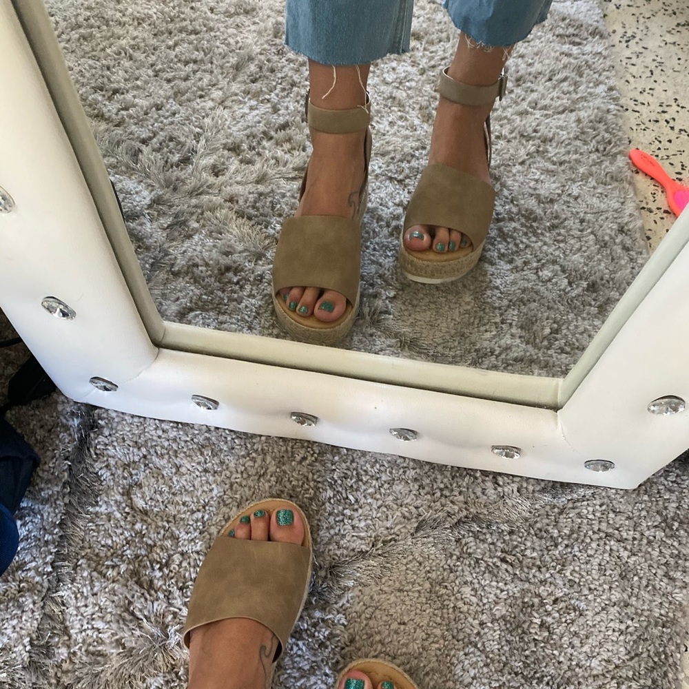 NEW Tan Summer Comfy Platform Sandals with Strap - Picture 3 of 3